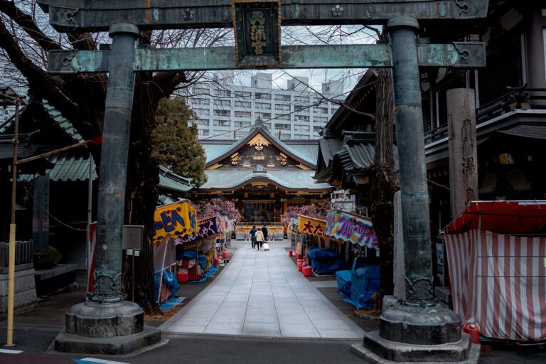 Entrée sanctuaire Yushima Tenman-gū à Tokyo