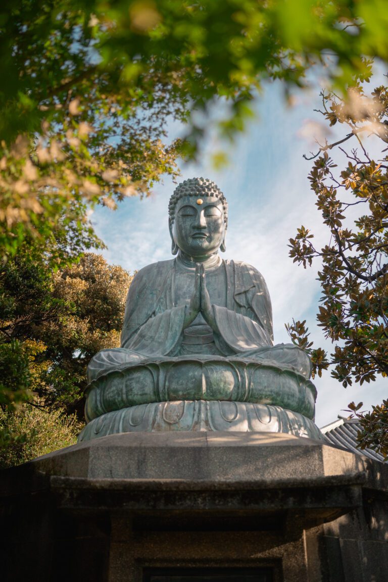 statue de bouddha dans le temple Tennō-Ji à Yanaka