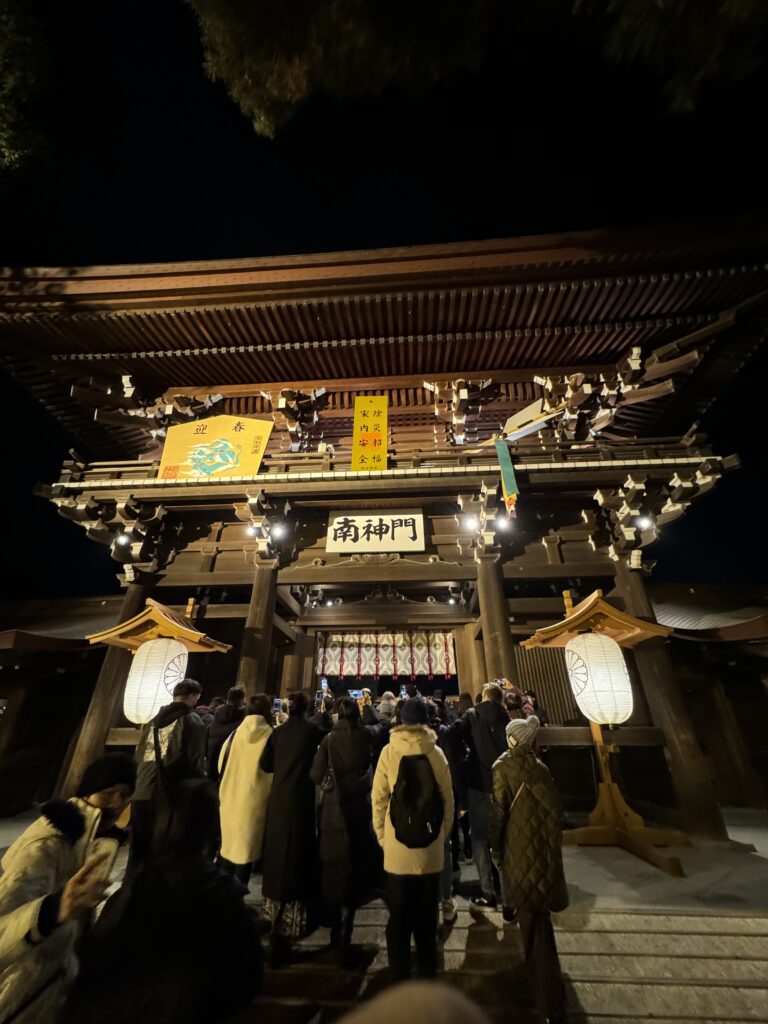 Meiji Jingu entranc e