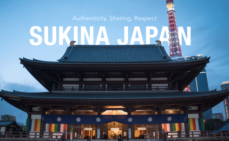 There is a picture take after the sunset with japanese temple called Zozo-ji. This. temple is located in front of the Tokyo Tower. There is the website title Sukina Japan above the temple.