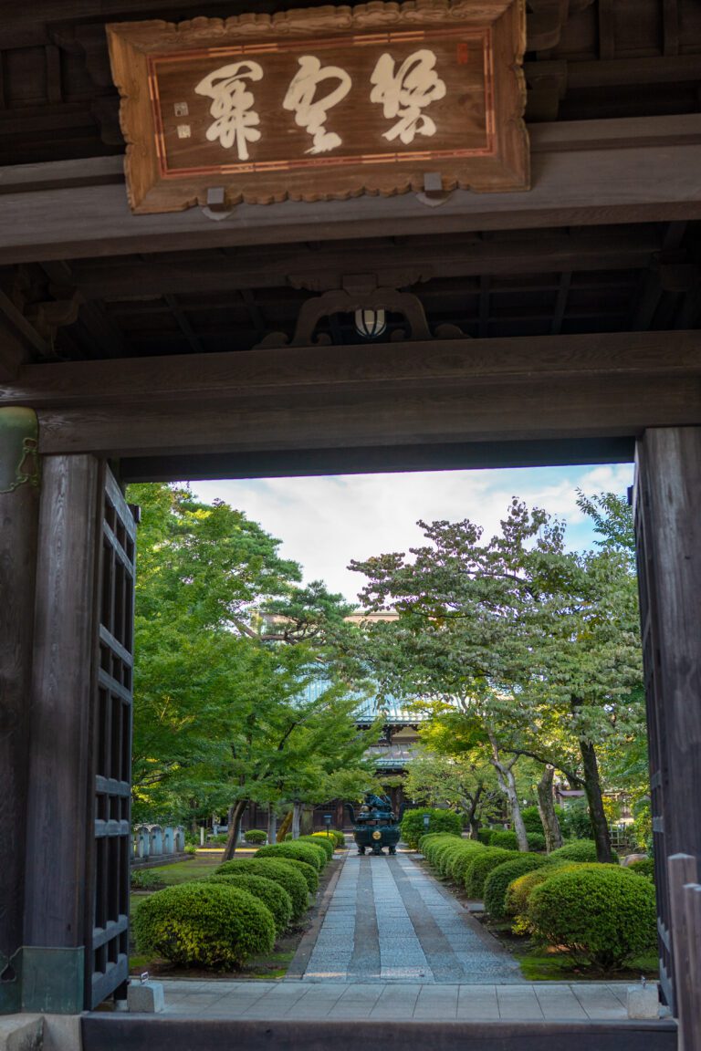Main entrance of Gōtoku-ji temple in Tokyo