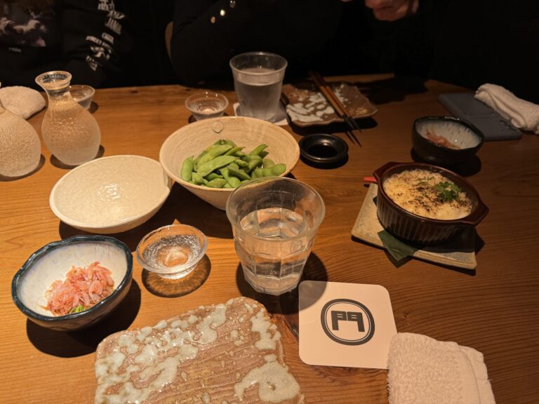 Plats dans un Izakaya, un restaurant japonais