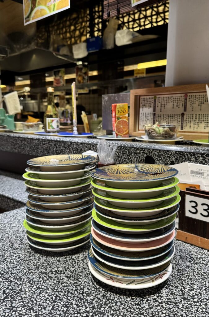 Assiettes dans un Kaiten-zushi