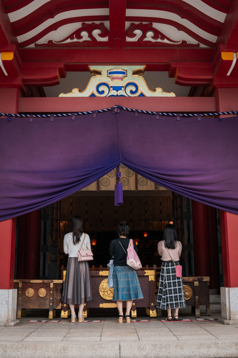 People who pray at Hie Shrine