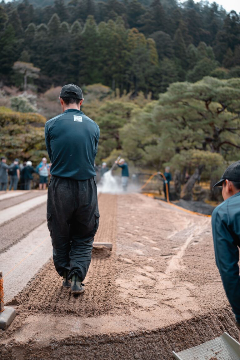 Réalisation du jardin sec du Temple Gingaku-Ji
