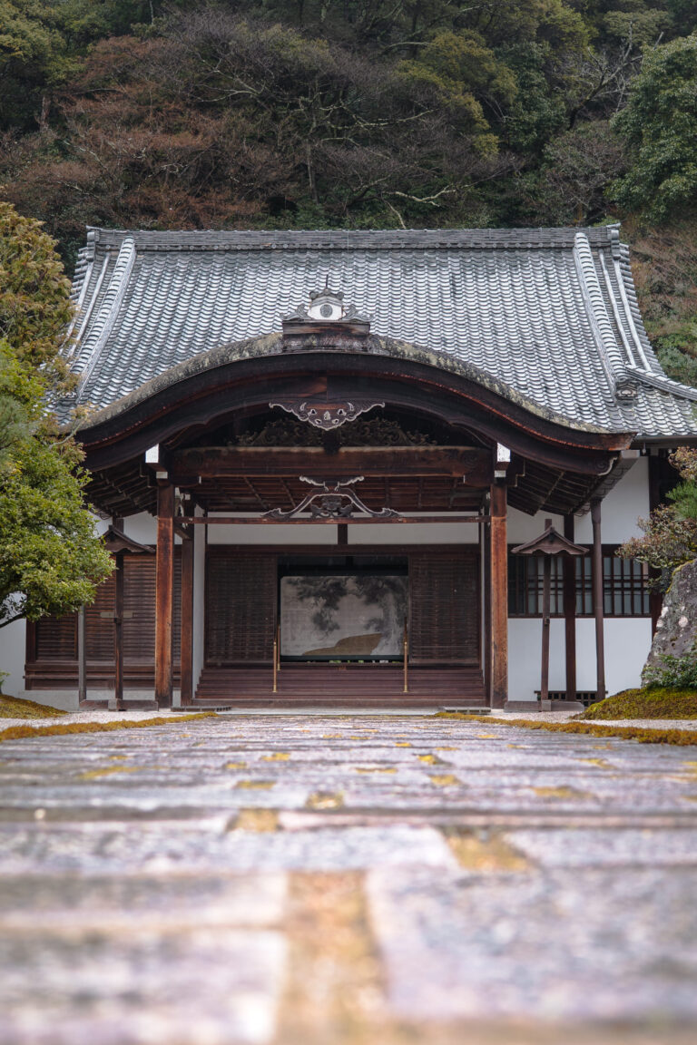 Le batiment principal du temple Kennin-Ji