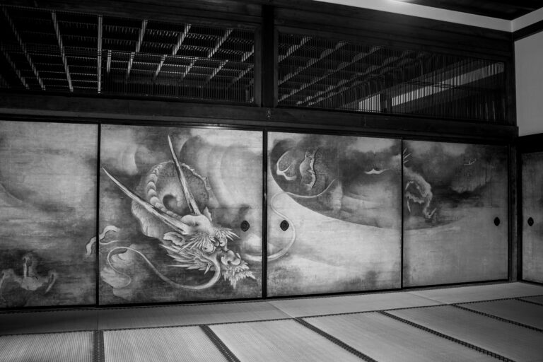 Dessin d'un dragon sur les murs du temple Kennin-Ji à Kyoto