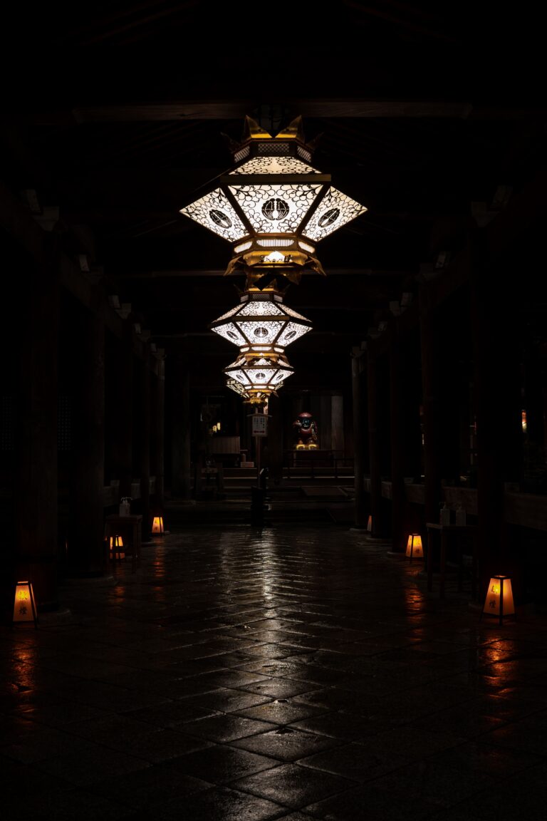 Photo de nuit dans le temple Kiyomizu-dera